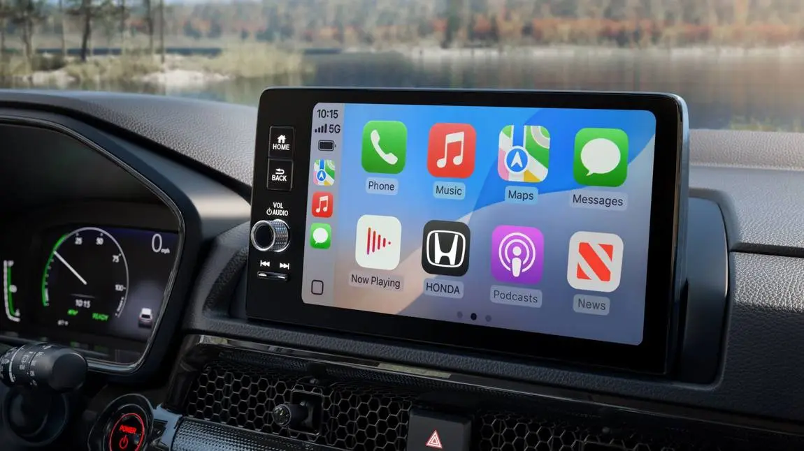 טעלעפאן אויפן 9-אינטש טאטש-סקרין (Apple CarPlay סקרין געוויזן; Android Auto ארבעט די זעלבע וועג).