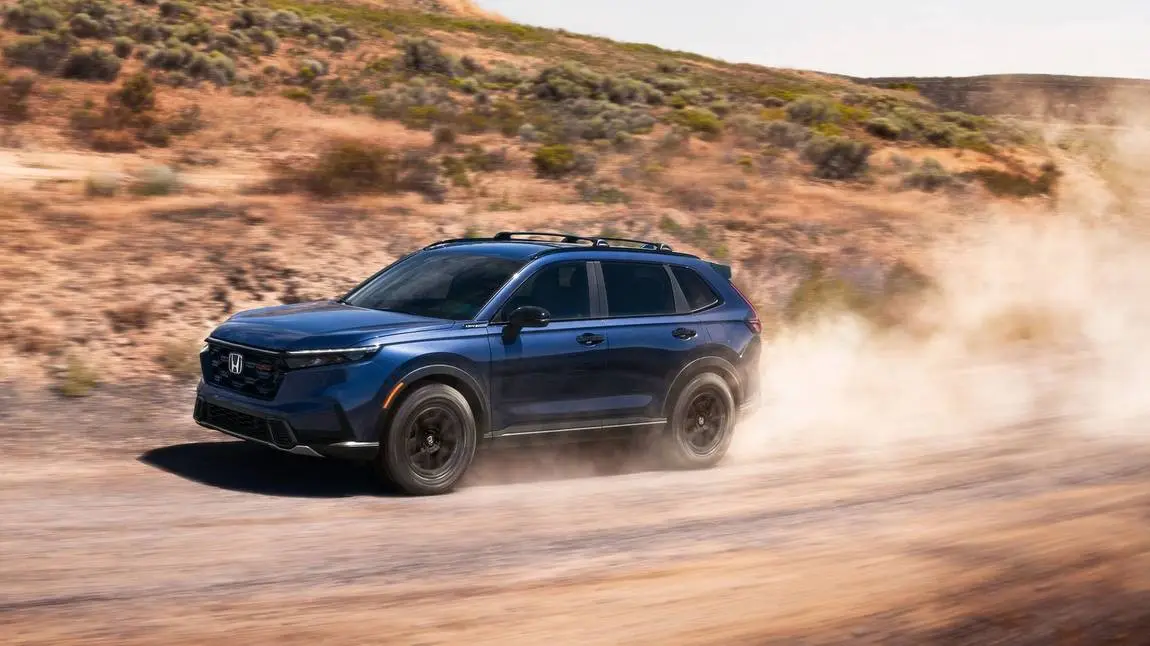 א CR-V אויף א מדבר-שטעג (געוויזן TrailSport Hybrid).