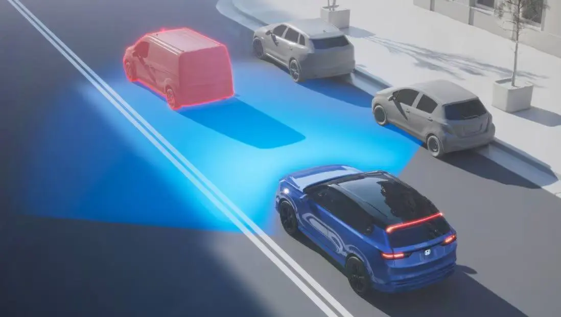 Honda בילד פון די סענסאר געגנטער ארום דעם קאר אין טראפיק.