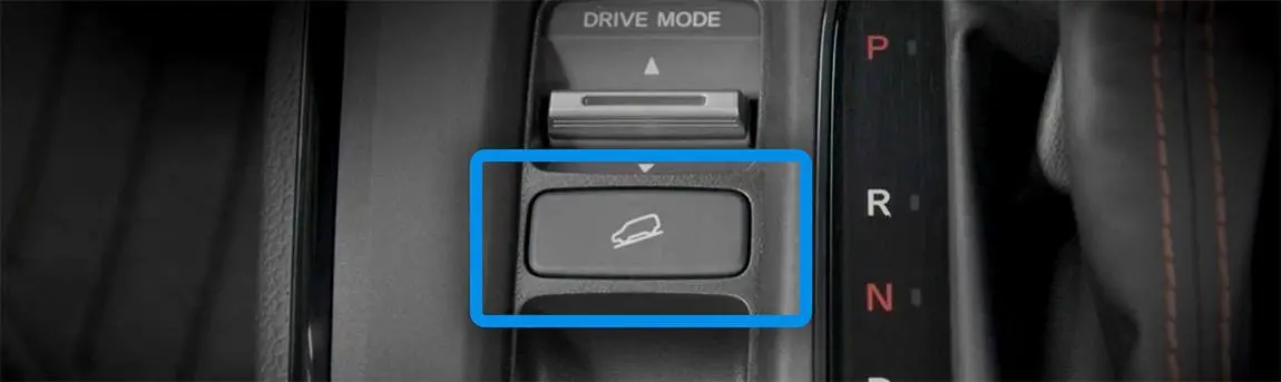 דער Hill Descent Control קנעפל געפינט זיך אויף דער מיטלסטער קאנסאל.